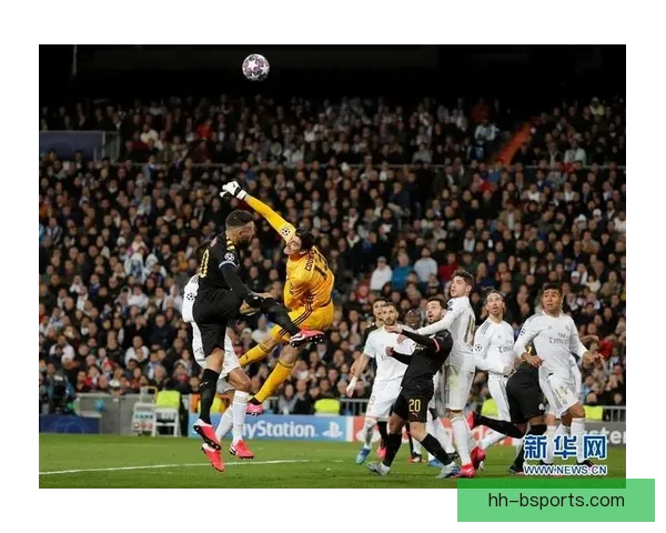 维尼修斯现身马德里街头尽显潮流魅力大片曝光